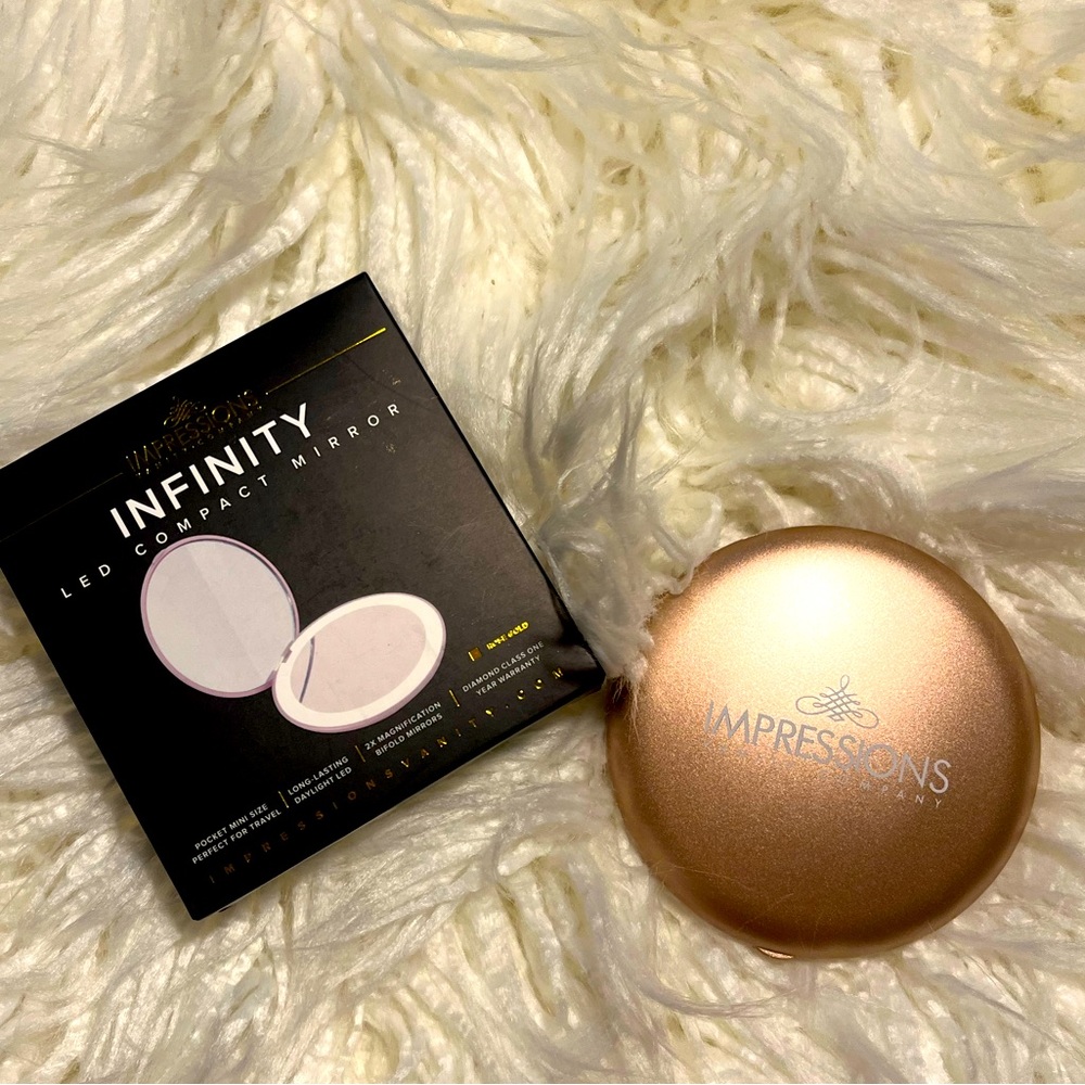 IMPRESSIONS LED COMPACT MIRROR